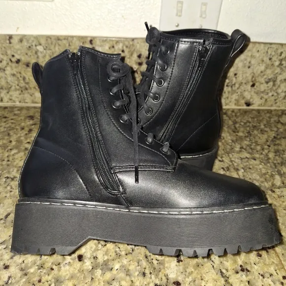 Steve Madden Platform Lace Up Boots With Side Zipper Women NEW sz 9.5