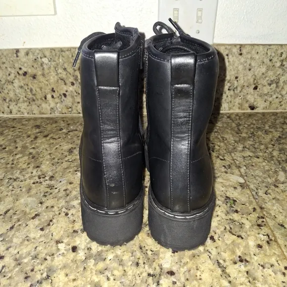 Steve Madden Platform Lace Up Boots With Side Zipper Women NEW sz 9.5