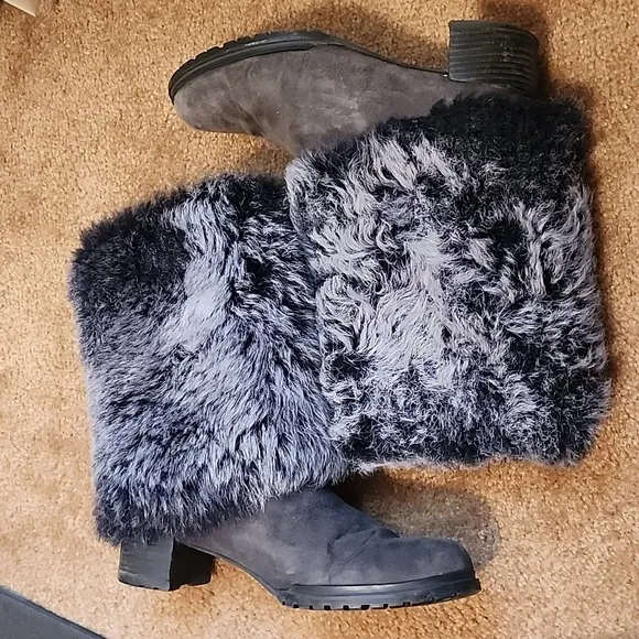 Stuart Weitsman Blizzard Shearling W/Fur Cuff Boots