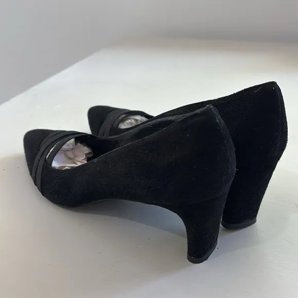 Stuart Weitzman Black Women's suede classic pumps Size 8.5N