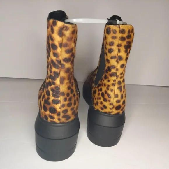 STUART WEITZMAN Nwot or box Norah Riff on Chelsea boots