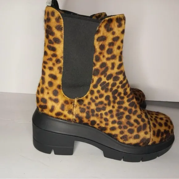 STUART WEITZMAN Nwot or box Norah Riff on Chelsea boots