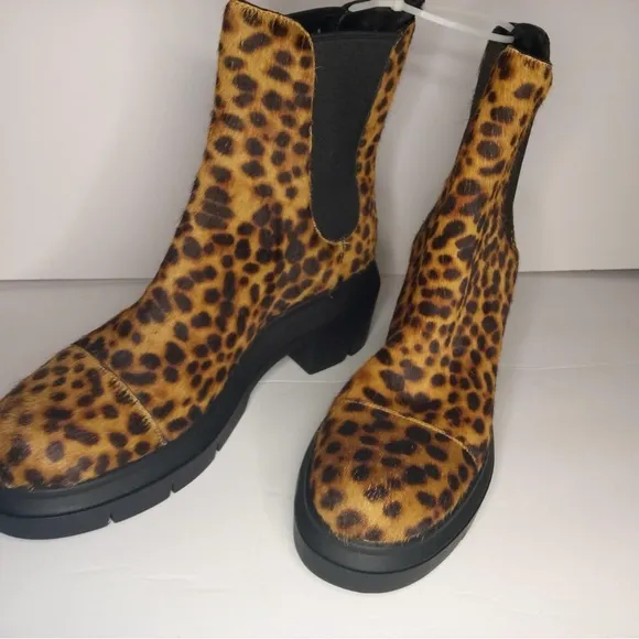 STUART WEITZMAN Nwot or box Norah Riff on Chelsea boots