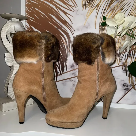 Stuart Weitzman suede fur trim ankle boots🌸