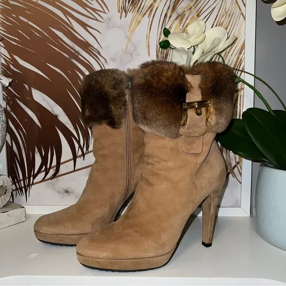 Stuart Weitzman suede fur trim ankle boots🌸