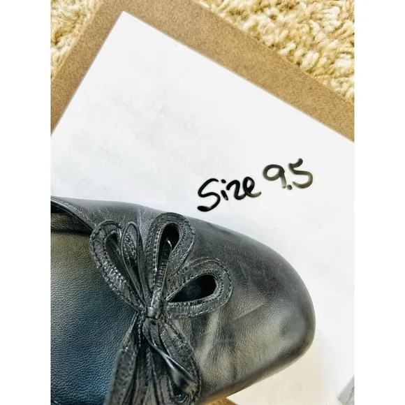 Stuart Weitzman Women's Black Suede Point Toe  Bowtie 3 &quot; Heals Size 9.5 Pin Up