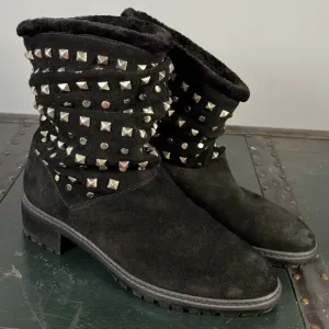 Stuart Weitzman Arctica Women's black suede faux fur studded boots Size 7.5