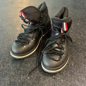 Stylish Moncler Black Winter Boots