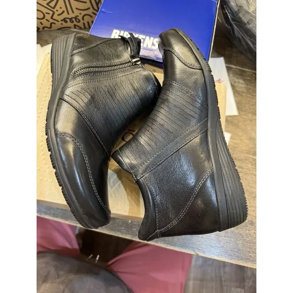 Taos Taos Footwear Women's Habit Boot Size 10  Black Bootie