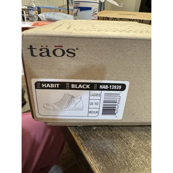 Taos Taos Footwear Women's Habit Boot Size 10  Black Bootie
