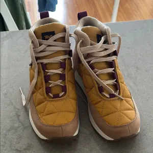 Teva Women's Winter Boots - Mustard and Tan