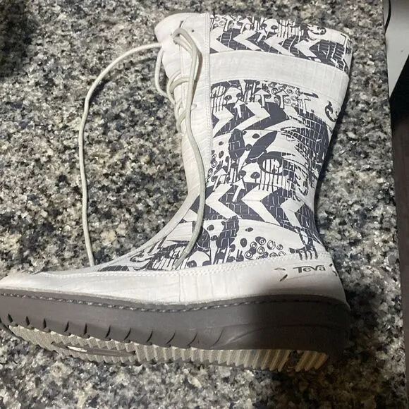 TEVA Kiru Nubuck leather boots