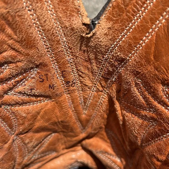 Texas Boot Company men’s 8.5 or women 10 brown cowboy boots with green design