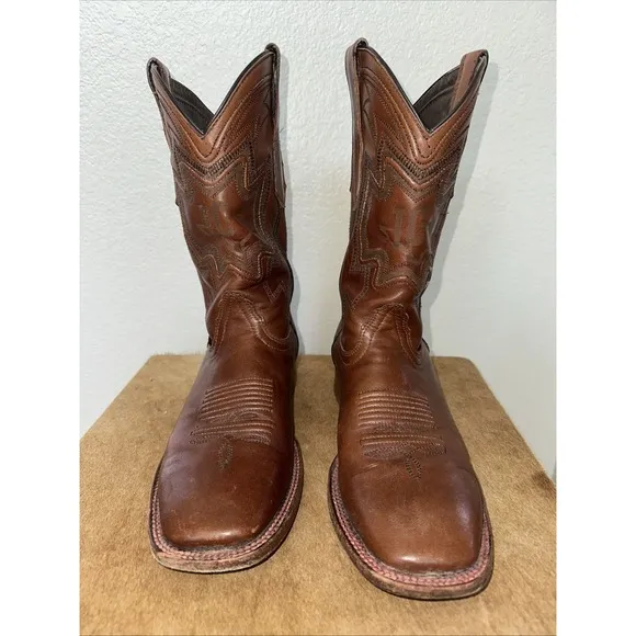 Texas Country Brown Cowboy Boots 9 E.   Great Condition!
