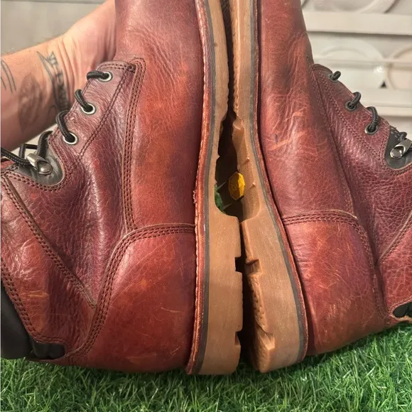 The Chippewa Boots in size 13M are designed for men and feature a steel toe