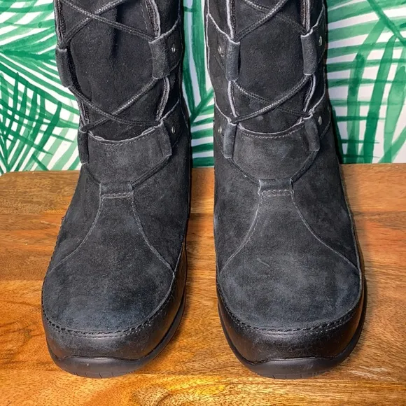 The North Face 200g Black Suede Primaloft Faux Fur Lace Boots Women’s 9