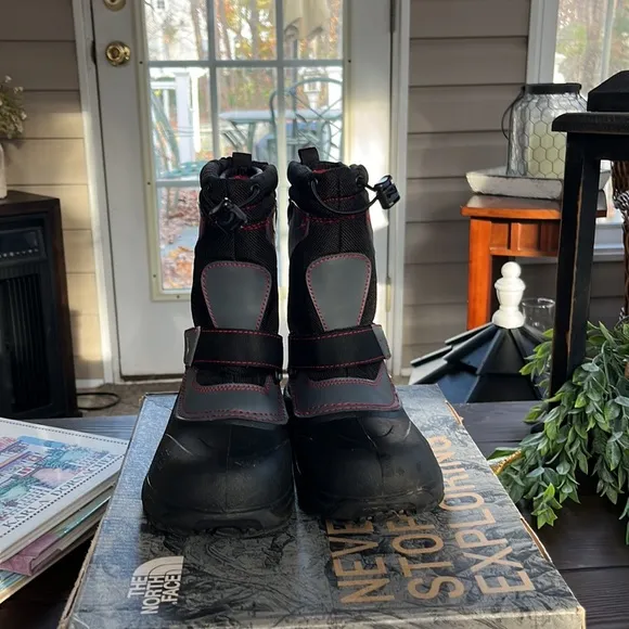 The North Face boys winter boots