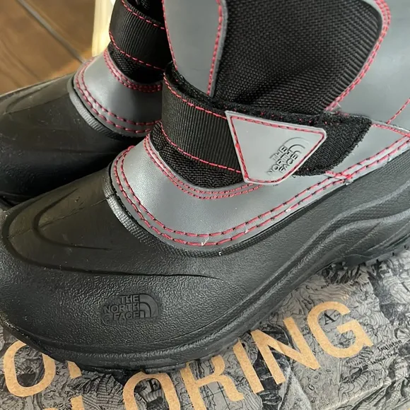 The North Face boys winter boots