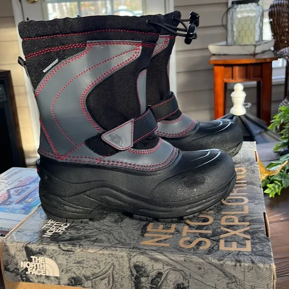 The North Face boys winter boots