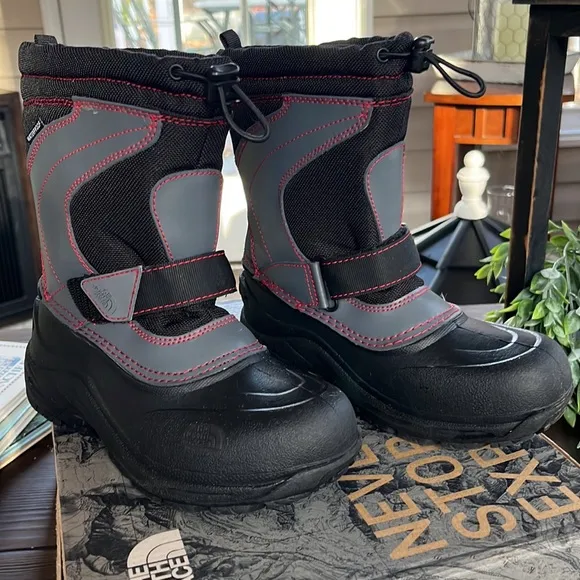 The North Face boys winter boots