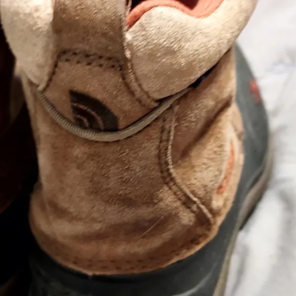 The North Face Chilkat HeatSeeker Waterproof Insulated Snow Boots Y 4 W5.5 Brown