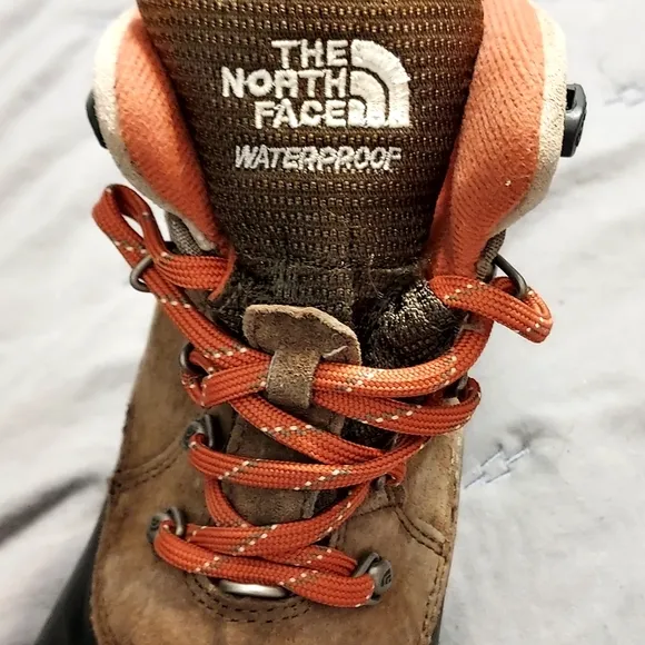 The North Face Chilkat HeatSeeker Waterproof Insulated Snow Boots Y 4 W5.5 Brown