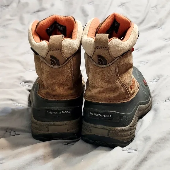 The North Face Chilkat HeatSeeker Waterproof Insulated Snow Boots Y 4 W5.5 Brown
