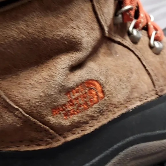 The North Face Chilkat HeatSeeker Waterproof Insulated Snow Boots Y 4 W5.5 Brown
