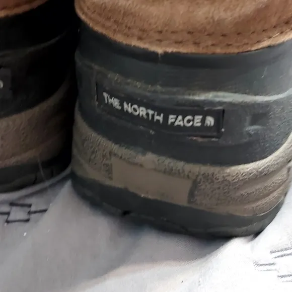The North Face Chilkat HeatSeeker Waterproof Insulated Snow Boots Y 4 W5.5 Brown