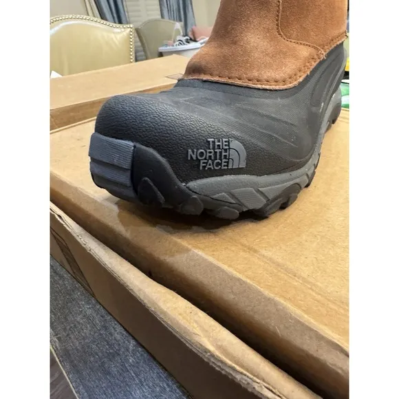 THE NORTH FACE Men's Chilkat IV Pull-On, Utility Brown/TNF Black, 10.5