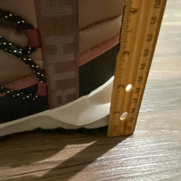 The North Face sz 6 Women's thermoball lace up boot NWT