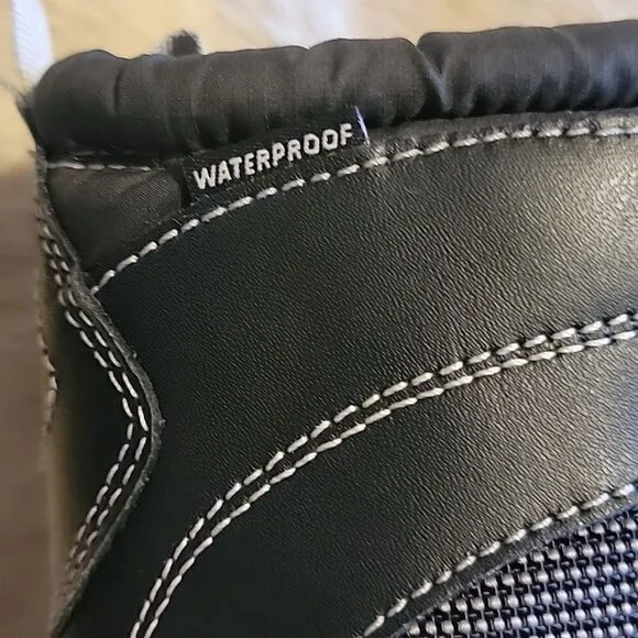THE NORTH FACE TNF BLACK ALPENGLOW IV WATERPROOF WINTER BOOTS, SIZE 2