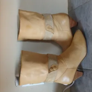 THE WILD PAIR BOOTS