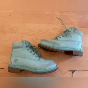 TIMBERLAND 50th Anniversary Mint Green Leather Hiking Boots Size 1 Youth Kids