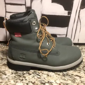 Timberland Helcor Olive Green Waterproof Insulated Reflective Boots size 5Y