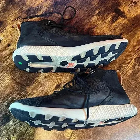 Timberland | men’s Flyroam Chukka boots. Size: 11.5