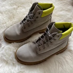 TIMBERLAND NEON LACE BOOTS WOMEN SIZE 6.5