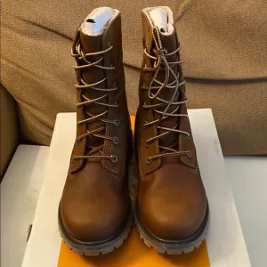 Timberland Premium 6” Waterproof DK Brown Nubuck Boots Size 8 NIB
