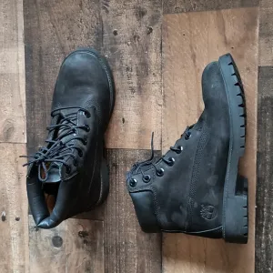 Timberland Primaloft 200gram Black Leather Waterproof Boots sz 4 Big kid