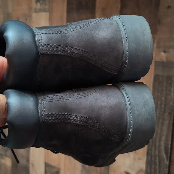 Timberland Primaloft 200gram Black Leather Waterproof Boots sz 4 Big kid