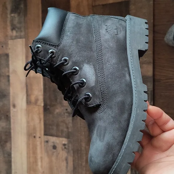 Timberland Primaloft 200gram Black Leather Waterproof Boots sz 4 Big kid