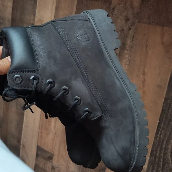 Timberland Primaloft 200gram Black Leather Waterproof Boots sz 4 Big kid