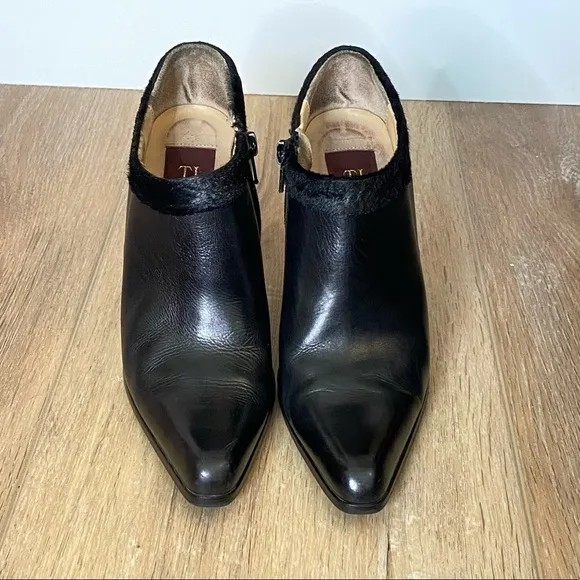 TJ Collection Black leather fur trim heeled ankle boots made in England Size 5