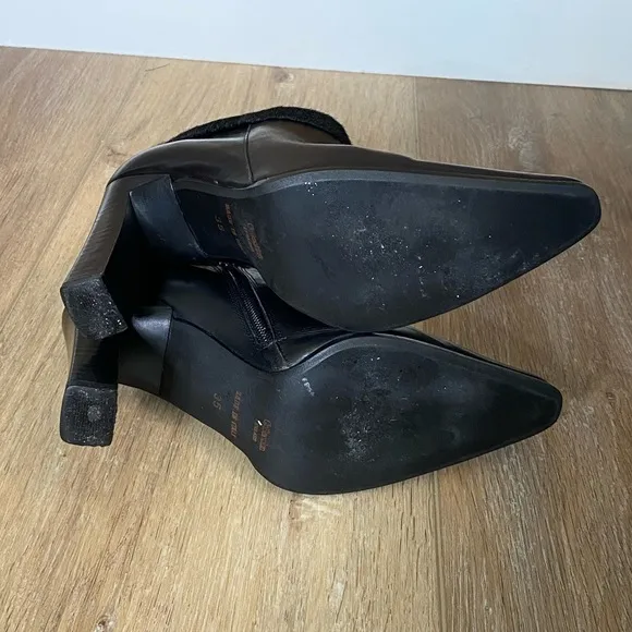 TJ Collection Black leather fur trim heeled ankle boots made in England Size 5