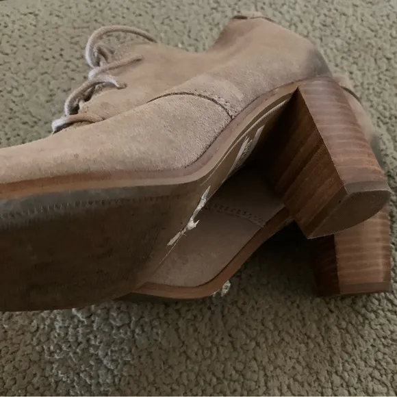 TOMS Taupe Suede Ankle BOOTIE Boots women size 6.5 Block heel