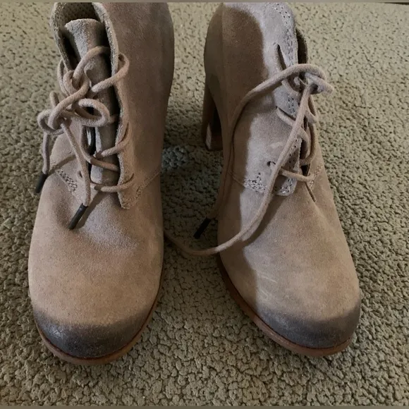 TOMS Taupe Suede Ankle BOOTIE Boots women size 6.5 Block heel