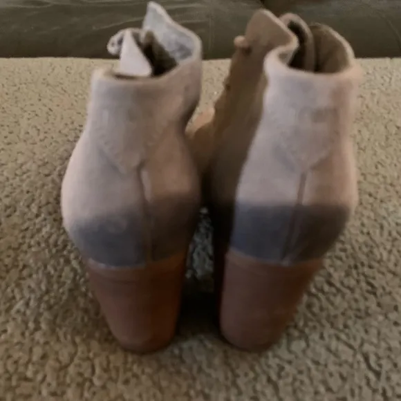 TOMS Taupe Suede Ankle BOOTIE Boots women size 6.5 Block heel