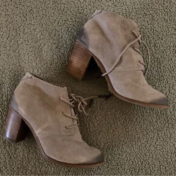 TOMS Taupe Suede Ankle BOOTIE Boots women size 6.5 Block heel