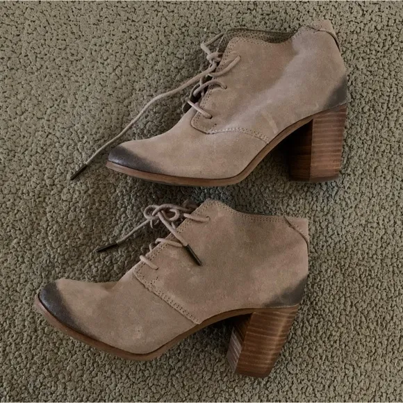 TOMS Taupe Suede Ankle BOOTIE Boots women size 6.5 Block heel