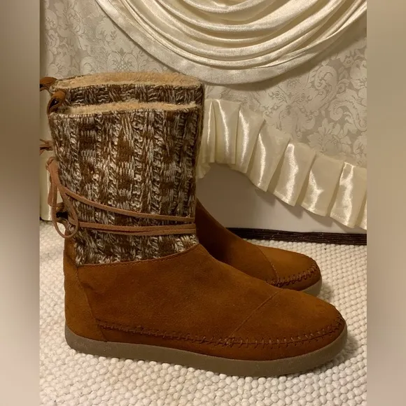 TOM’S WOMENS SUEDE INDIAN FAUX FUR BOOTS